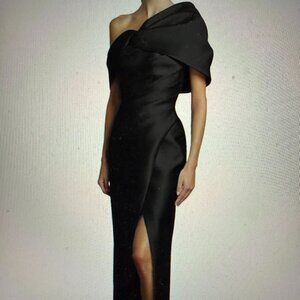 One Shoulder Bridesmaid Black Gown NWOT New With Out Tags - Size 6